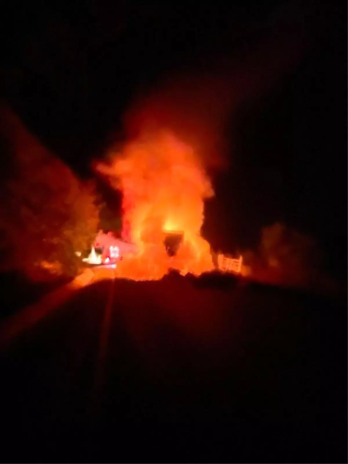 Sinop’ta Kamyonet Alev Aldı, Sürücü Zarar Görmedi