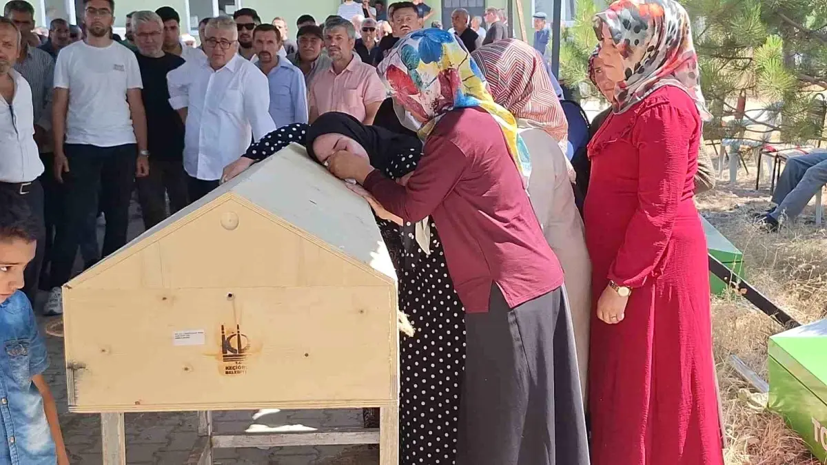 Trafik Kazasında Üçlü Aile Toprağa Verildi