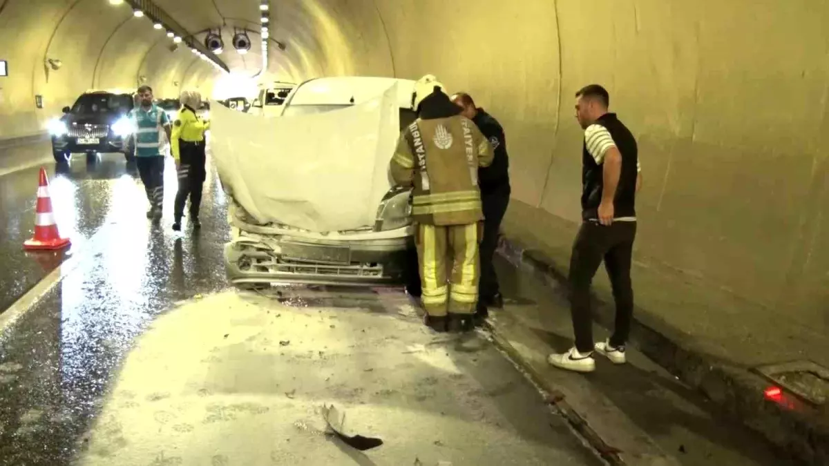 Üsküdar Tünelinde Zincirleme Kaza: Bir Araç Yanarken 1 Kişi Hafif Yaralandı