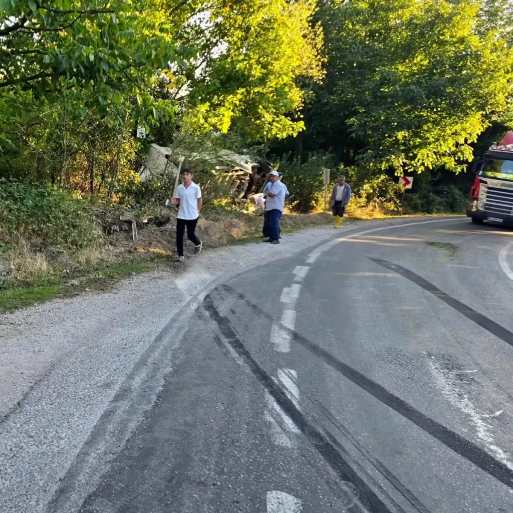 Tokat’ta Minibüs Devrildi: 2 Kişi Yaralandı