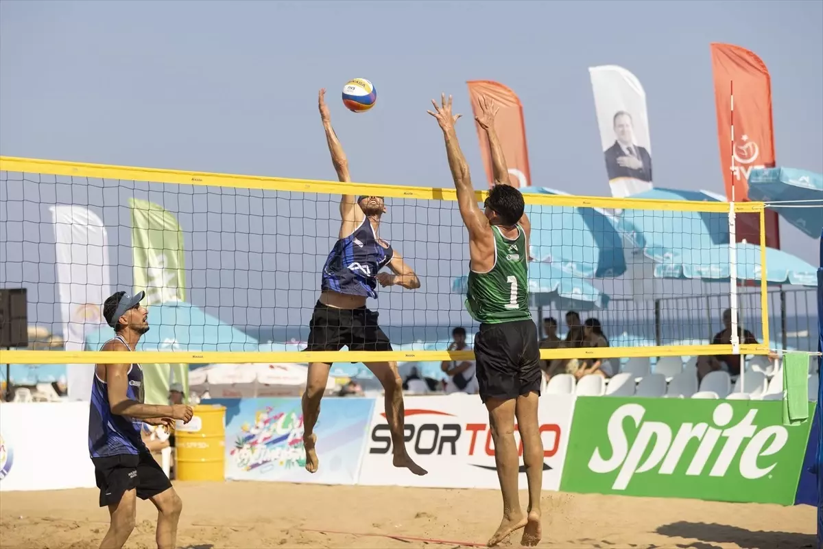 Mersin’de Plaj Voleybolu Heyecanı Başladı