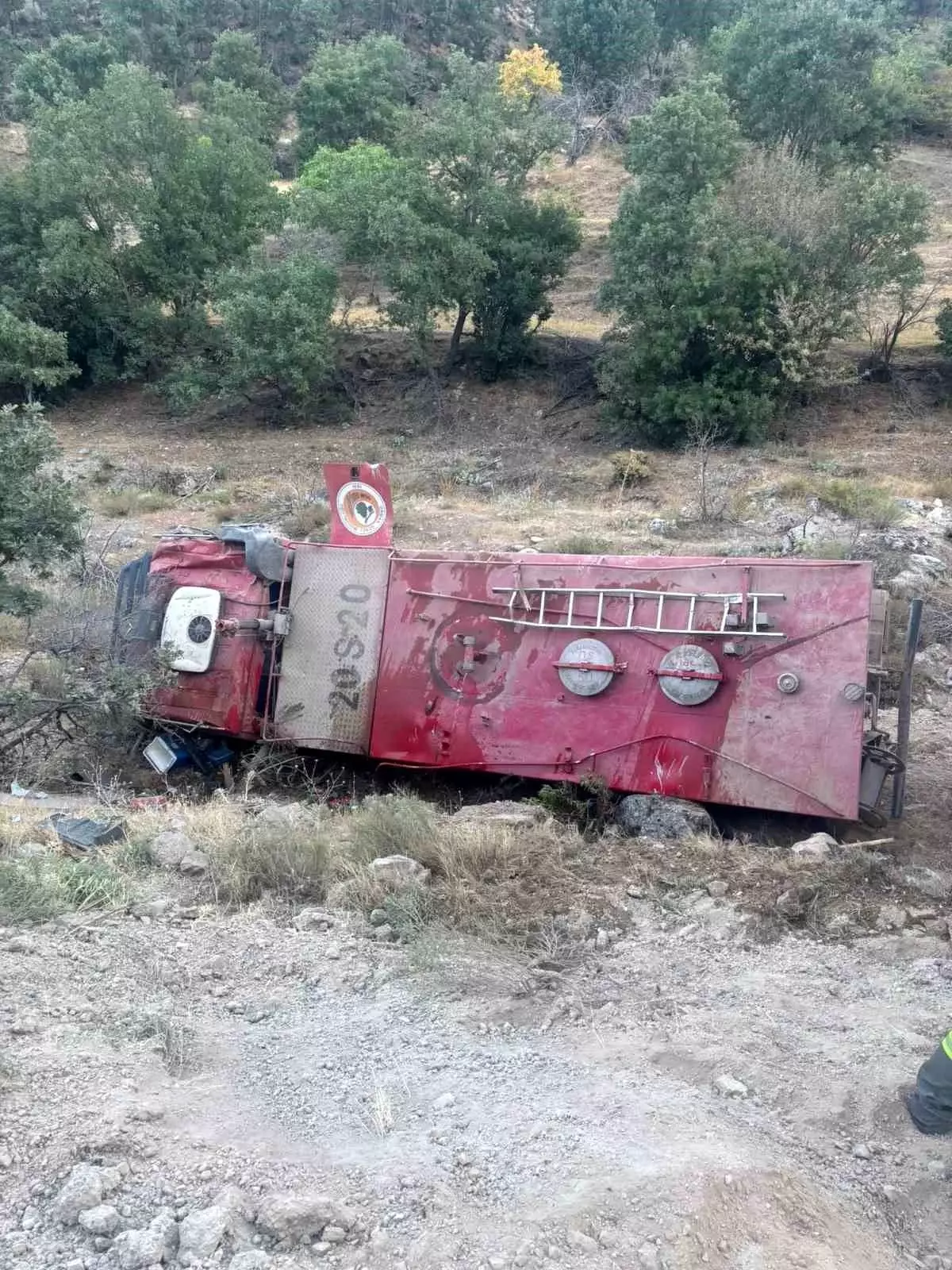 Arazöz Şarampole Yuvarlandı: Personel Yara Almadı