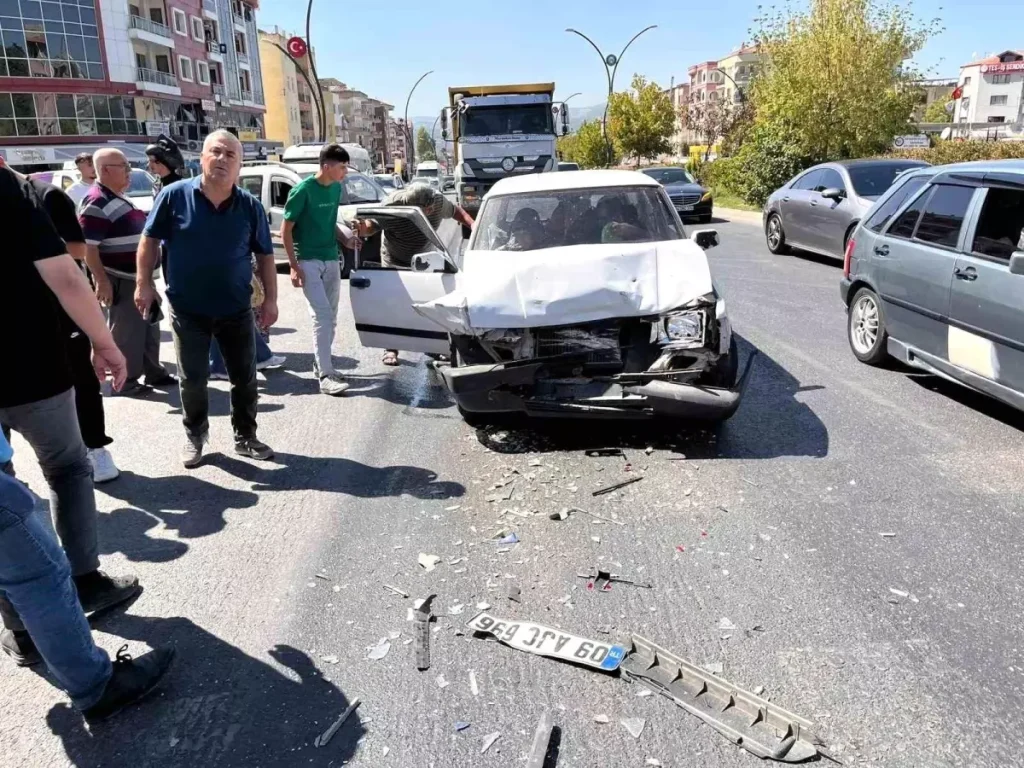 Muğla’da Zincirleme Trafik Kazası: 3 Yaralı