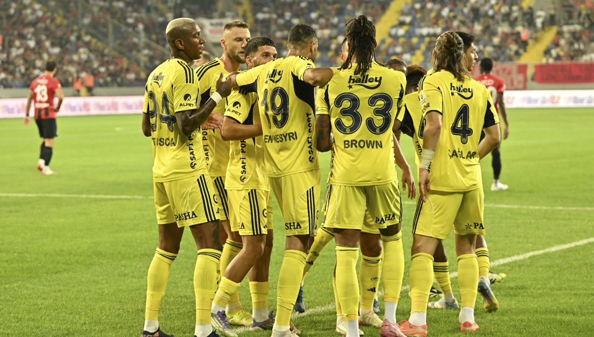 Fenerbahçe’nin UEFA Avrupa Ligi kadrosu belli oldu: 8 isim listeye yazılmadı!
