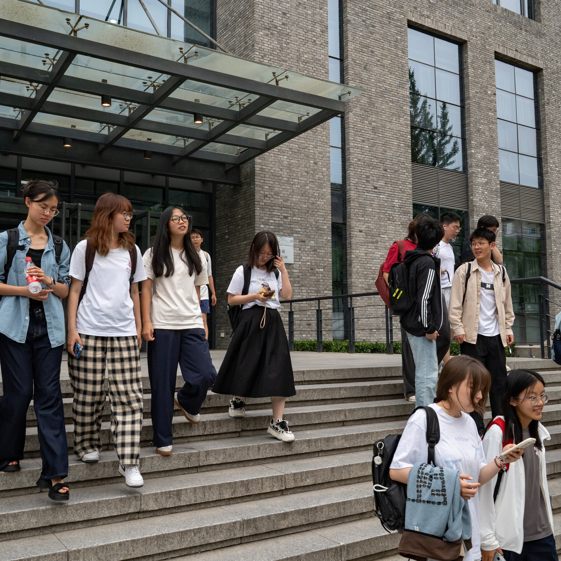 China Wants Foreign Scientists. The Public Says No, Thanks.