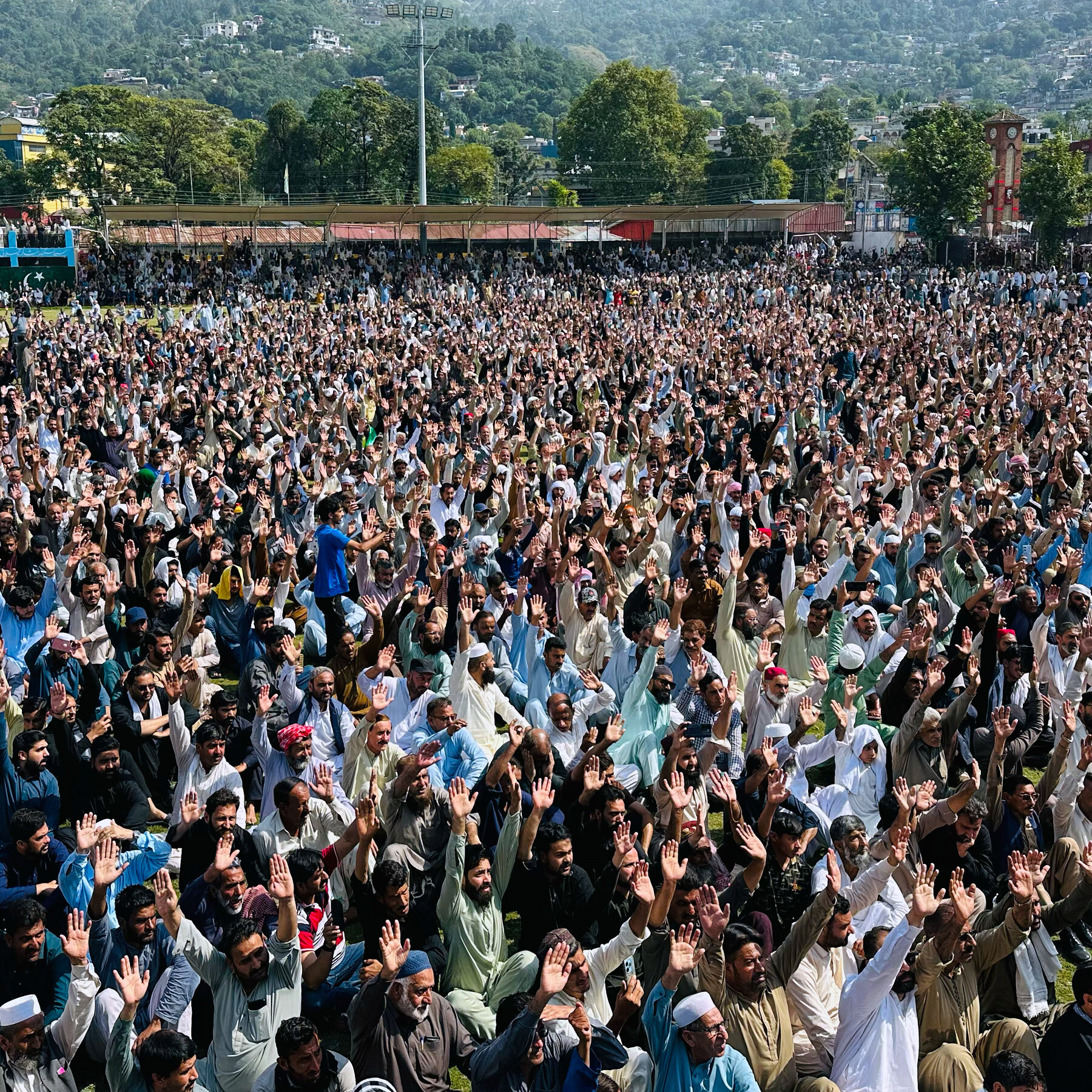 Deadly Clashes Erupt in Pakistani Kashmir as Prime Minister Appeals for Calm