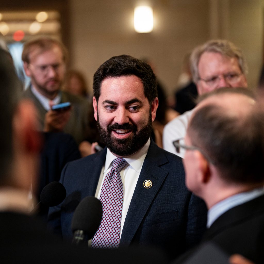 Trump Aimed Shutdown Cuts at Democrats, but G.O.P. Districts Are Hit, Too