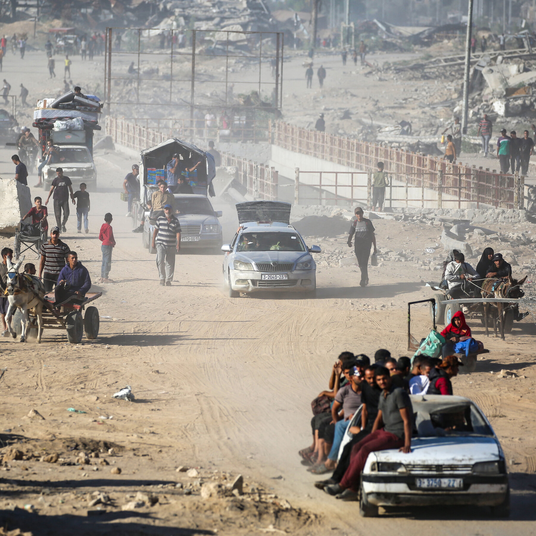 Thousands Return to Northern Gaza, Hopeful, but Faced With Devastation