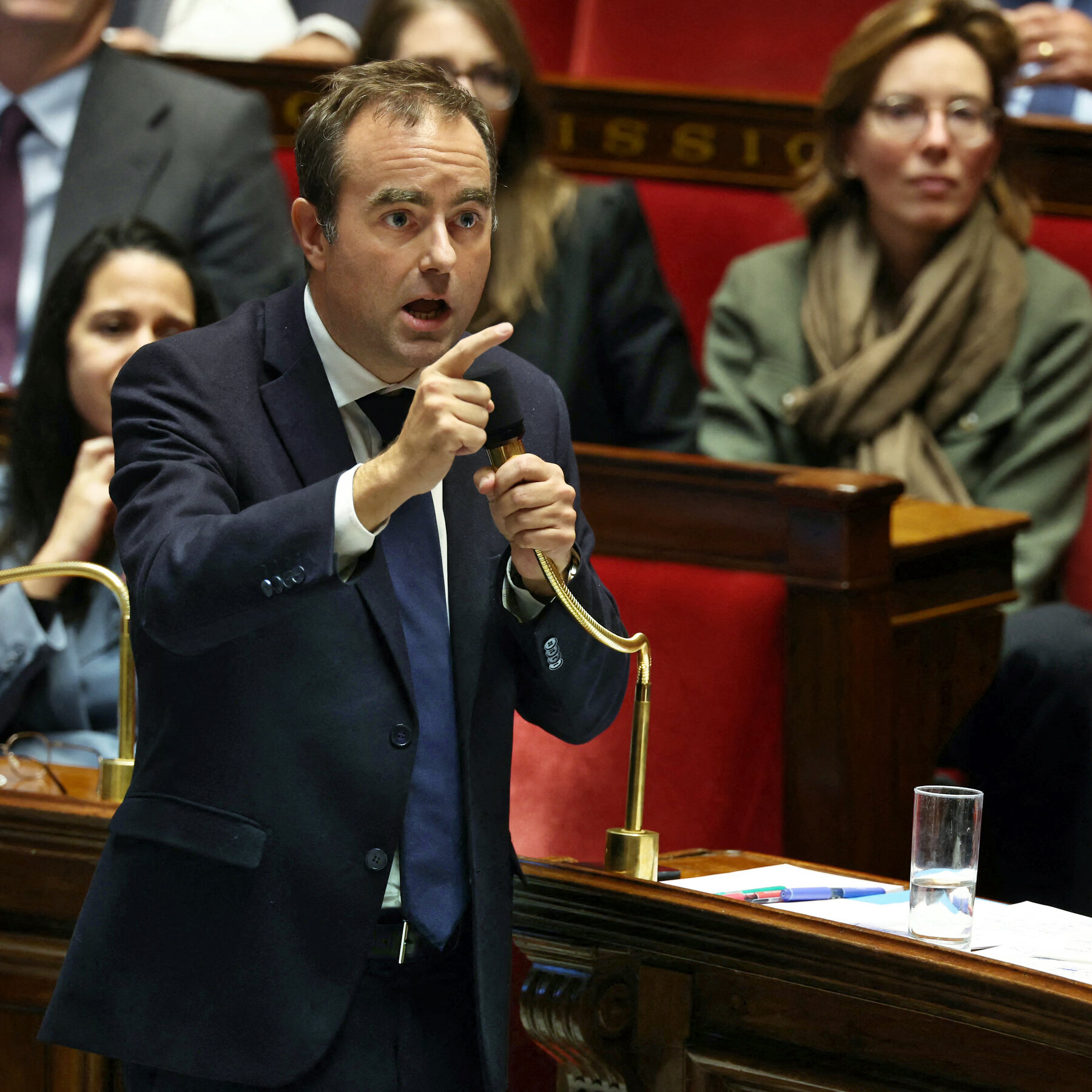 France’s Economic Woes Deepen Amidst Political Turmoil