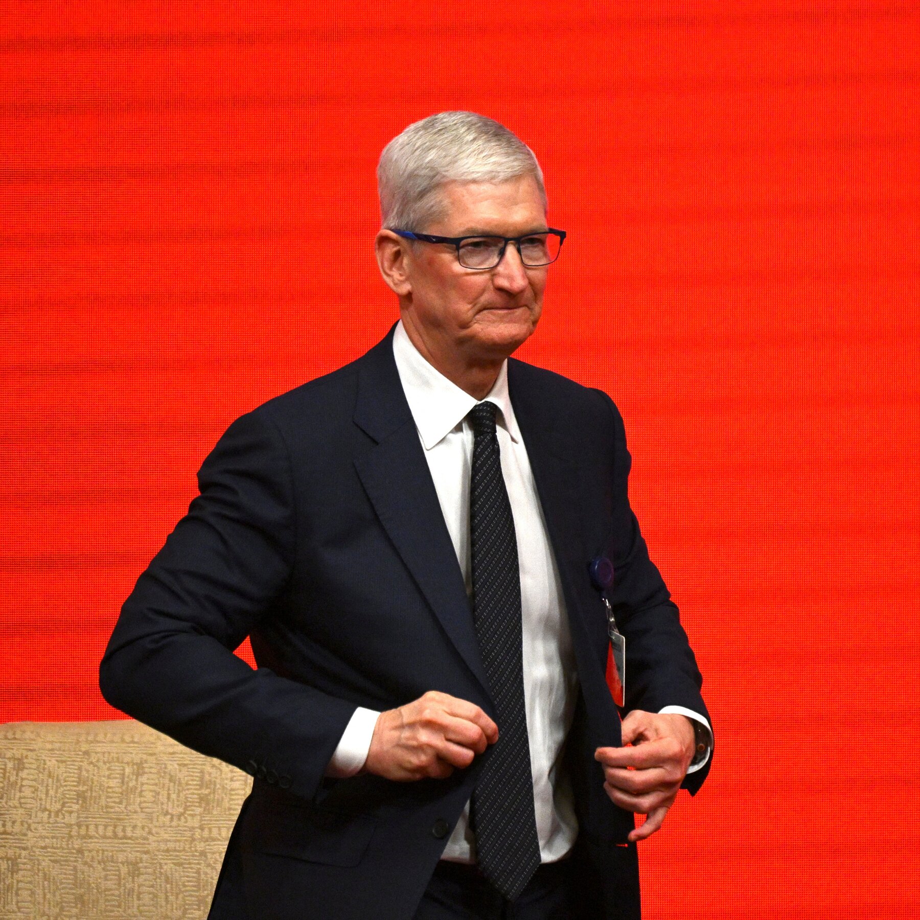 Apple, Caught Between U.S. and China, Pledges Investment in Both