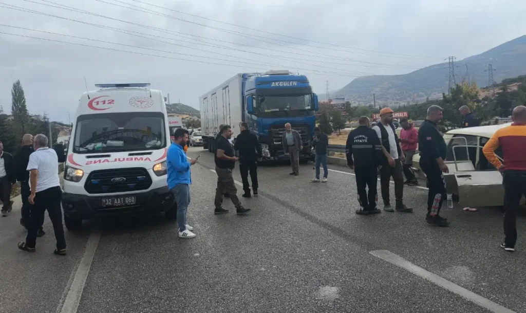 Isparta’da TIR ile Otomobiller Çarpıştı: 2 Ölü, 3 Yaralı