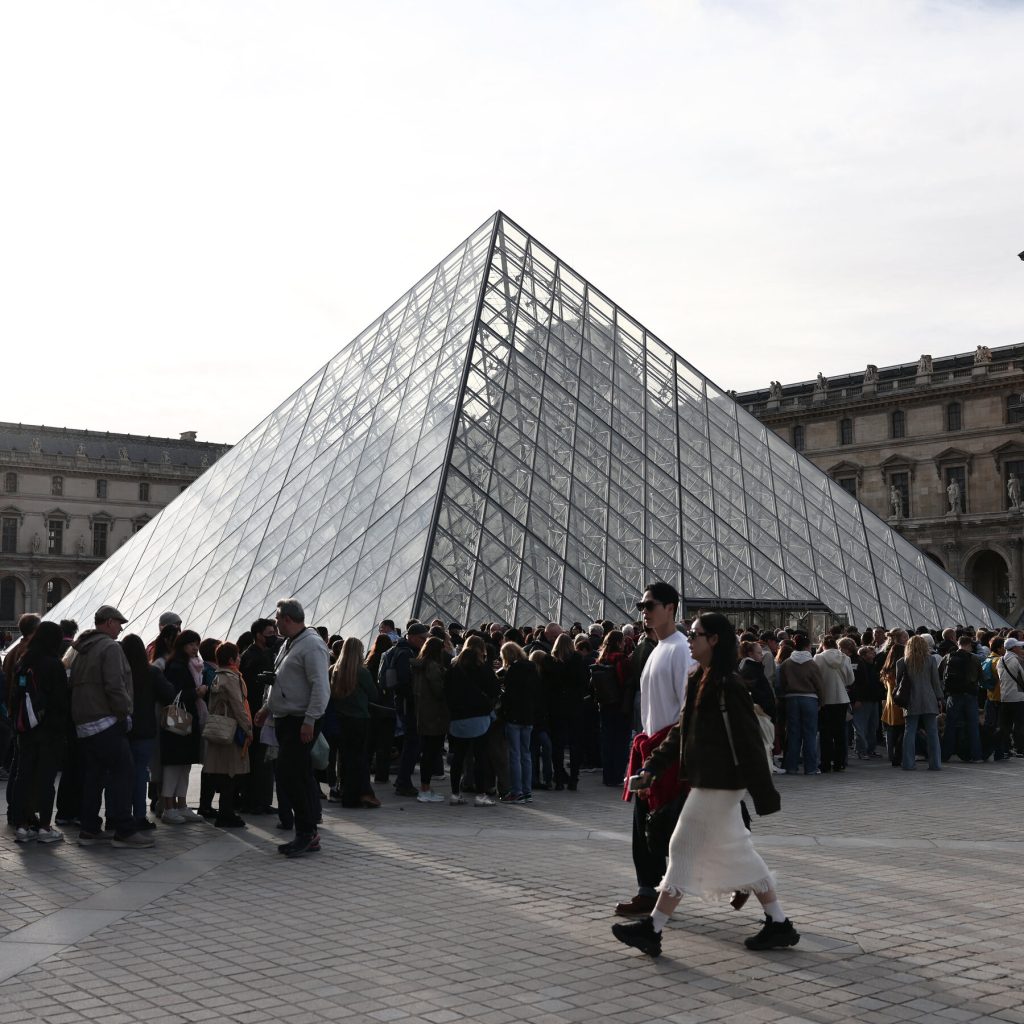 Louvre Reopens for First Time Since Brazen Jewelry Robbery