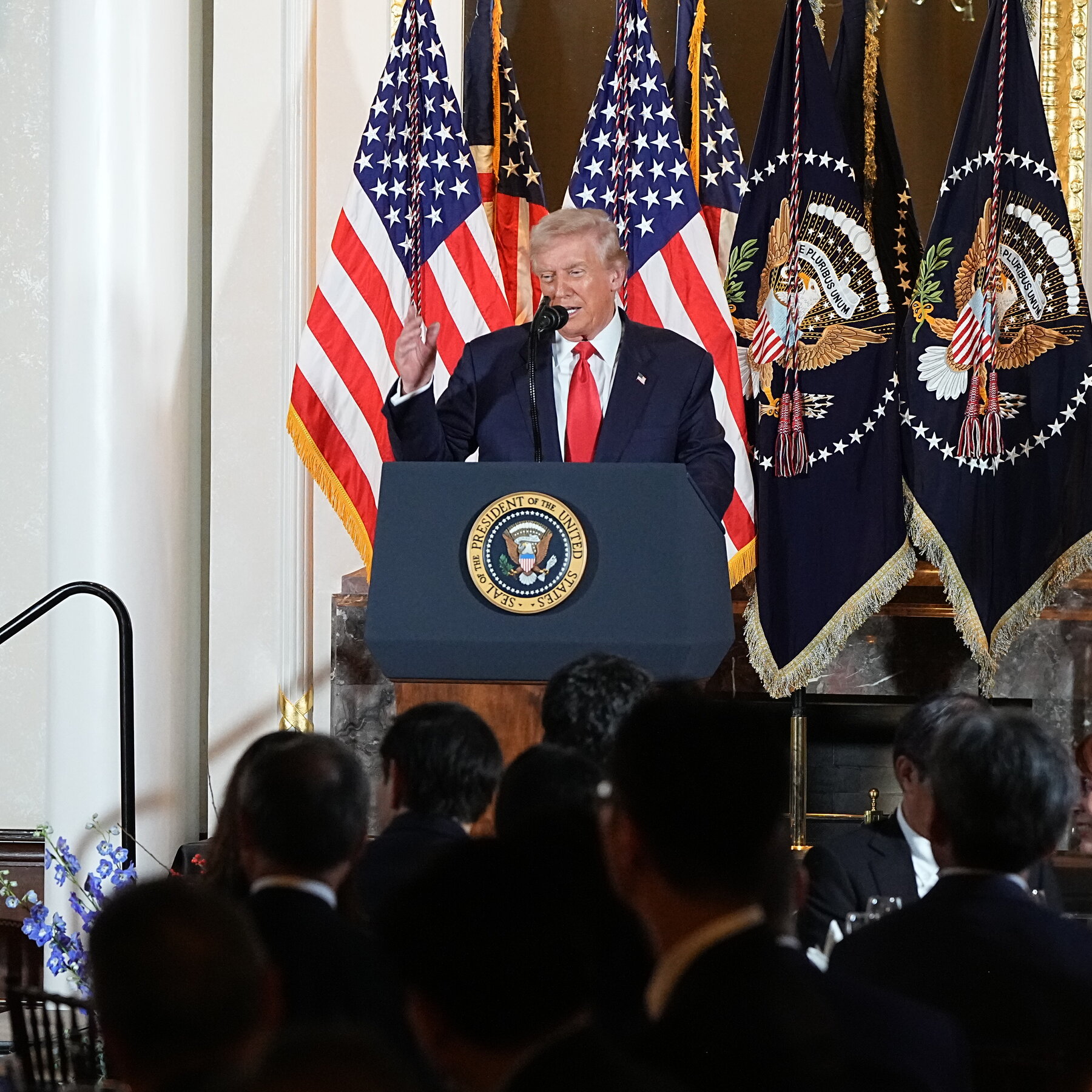 Japanese Executives Called On by Trump Pledge U.S. Investment