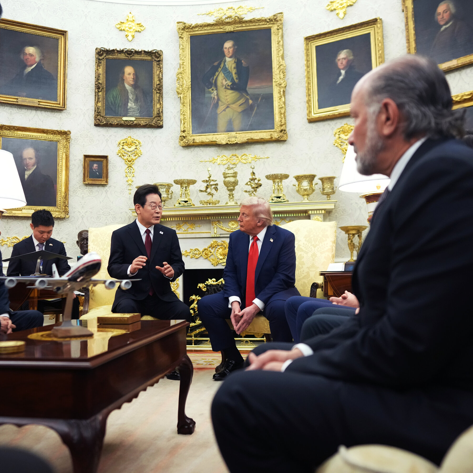 Trapped Between U.S. and China, South Korea Feels Trade War’s Pressure