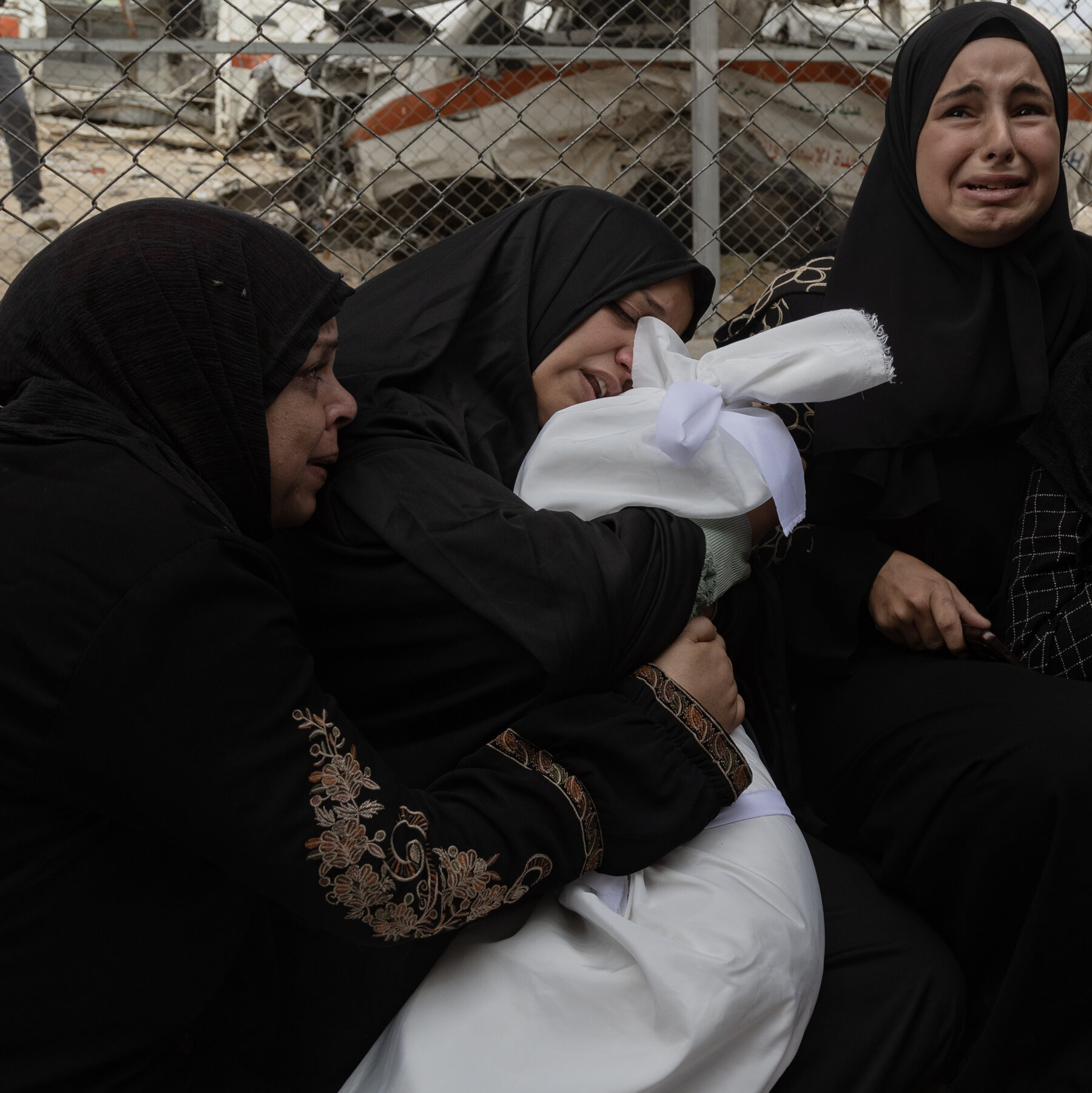 Gaza Conflict Escalates: Israeli Airstrikes Claim Over 100 Lives, Health Officials Report