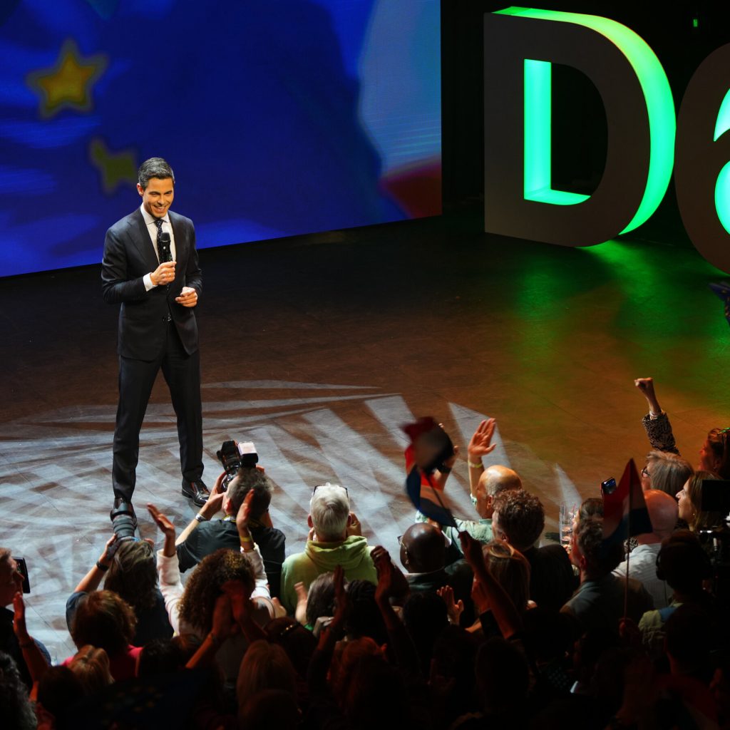 Centrist Party Surges to Tie with Far-Right in Dutch Election, Wilders’ Party Loses Ground