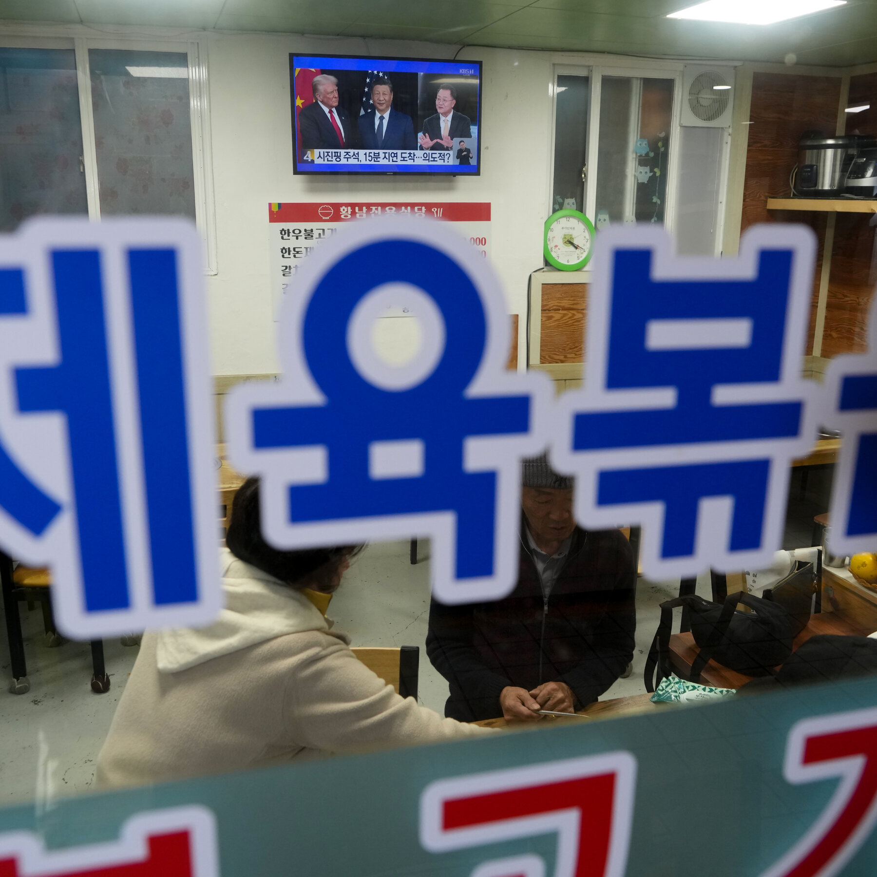 Xi Issues Cautious Warning to Nations on U.S. Alignment