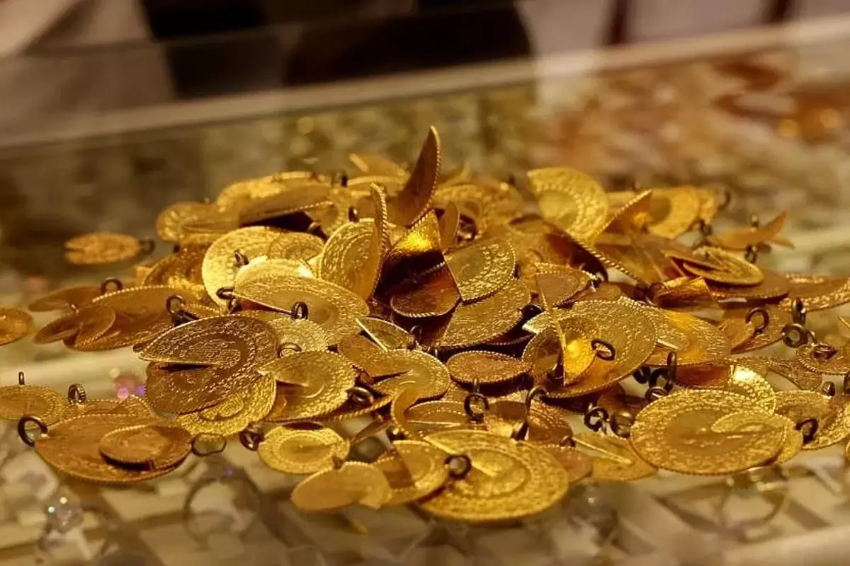 Altın Fiyatları Rekor Kırdı: Kuyumcular Satışı Durdurdu