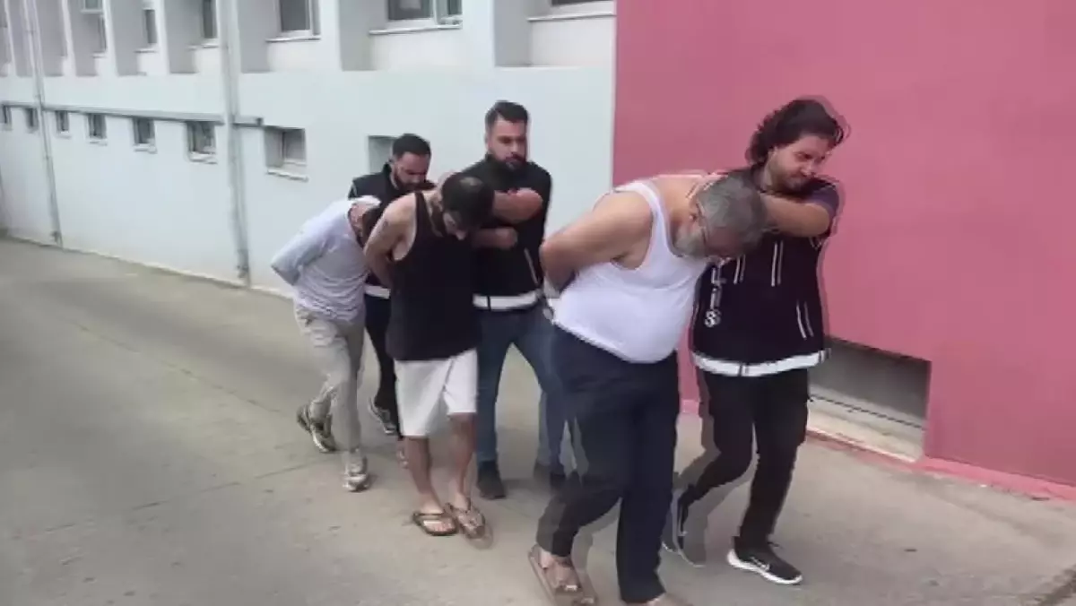 Uyuşturucu Ticareti Yapan 3 Kişi Adana’da Yakalandı