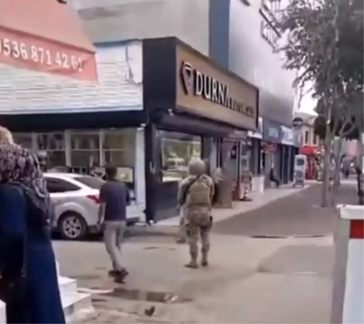 Uyuşturucu Bağımlısı Ailesini Rehin Aldı