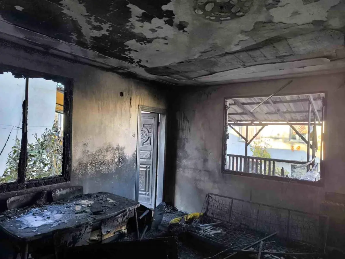 Adana’da Müstakil Ev Alevlerde Kül Oldu