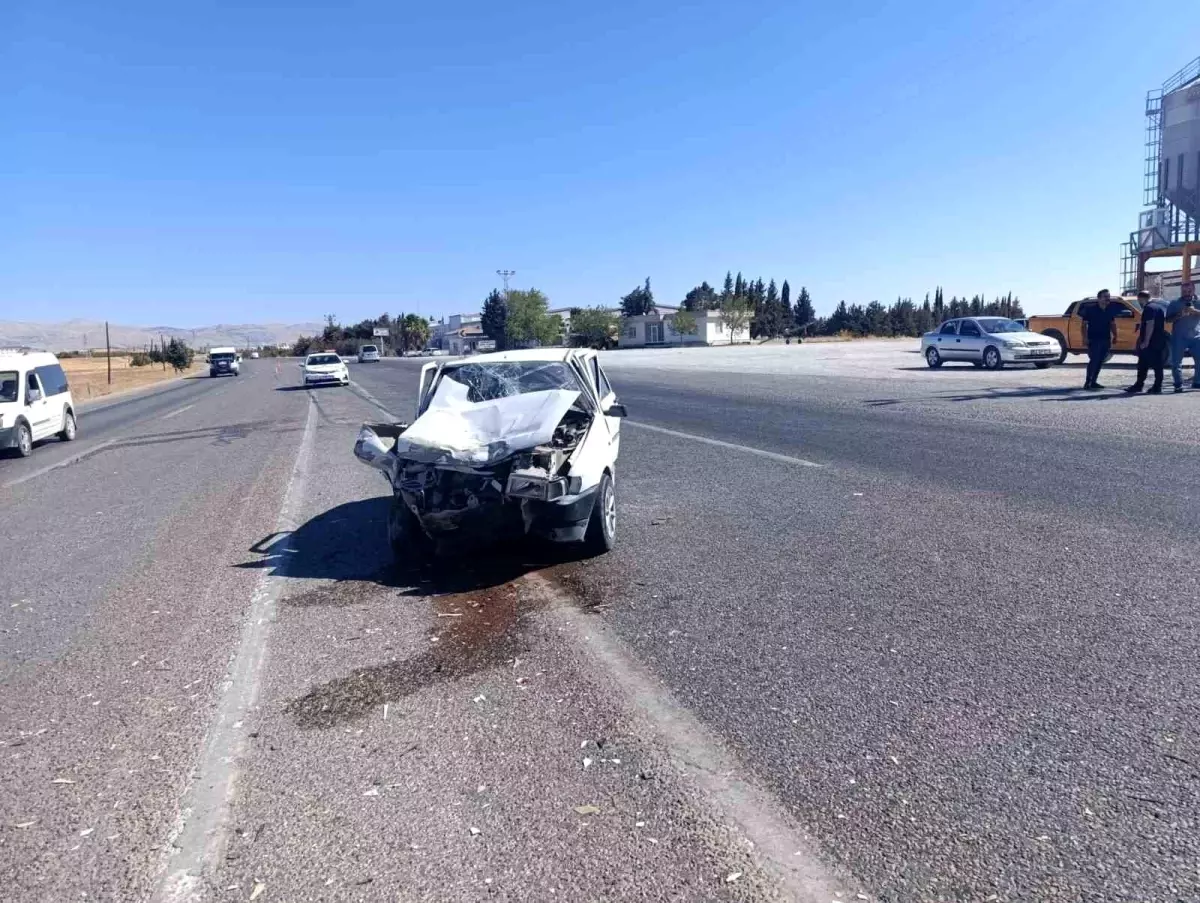 Adıyaman’da İki Otomobil Çarpıştı: 4 Yaralı