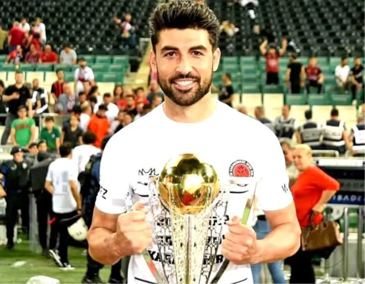 “Ahmet Aras, Çeşme Belediyespor’a Dönüş Yaparak Takımı Güçlendirdi”