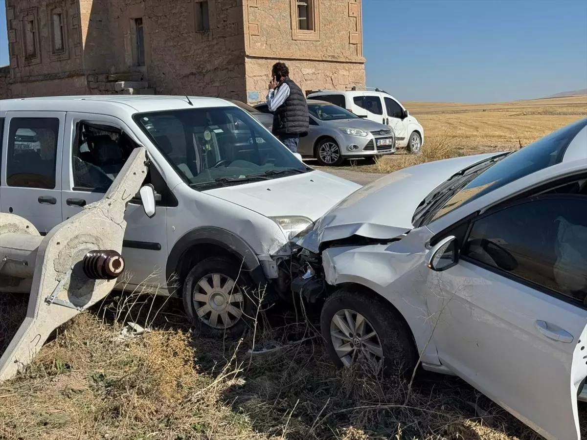 Aksaray’da Araç Çarpışması: 1 Kişi Yaralandı