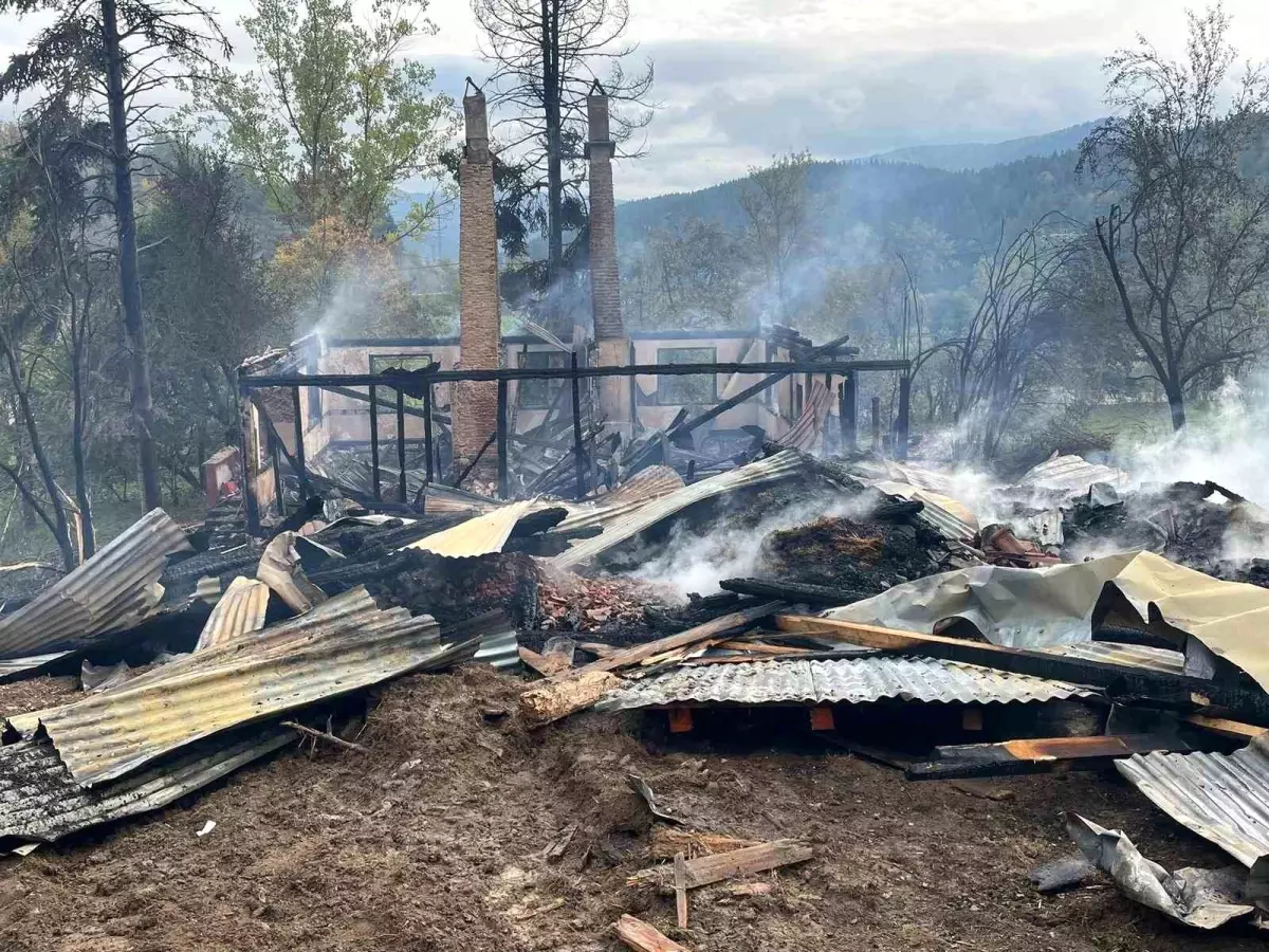 Kastamonu’da Ahşap Ev Alevlere Teslim Oldu
