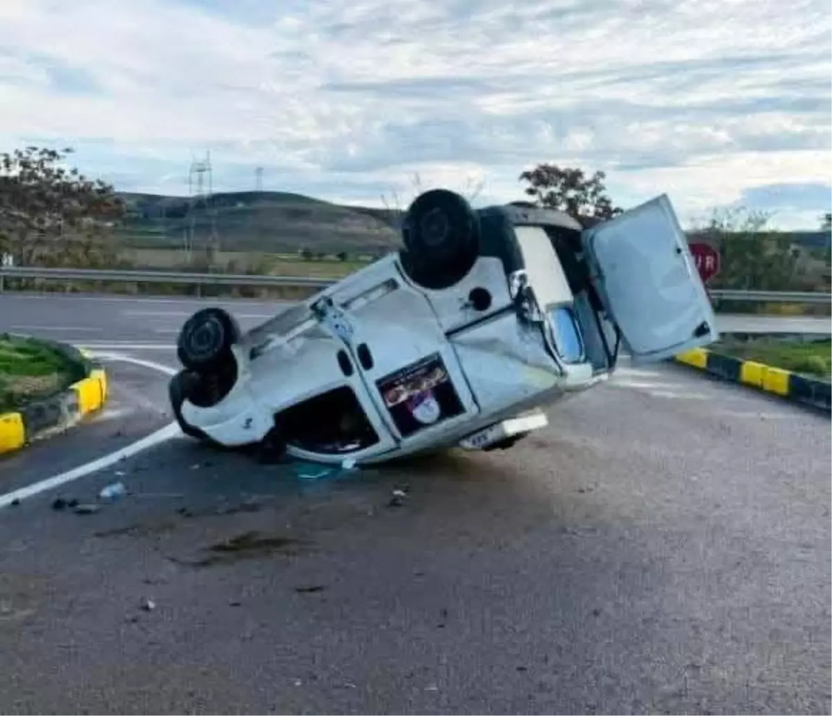 Kontrol Kaybı: Hafif Ticari Araç Takla Attı