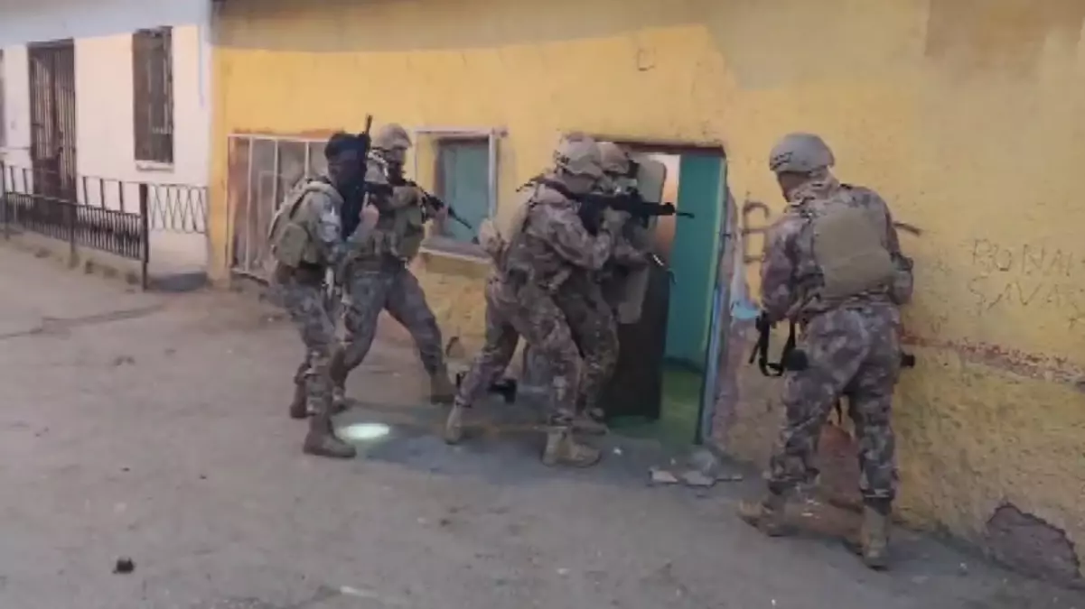 Sosyal Medyada Silahlı Paylaşımlara Yönelik Büyük Operasyon