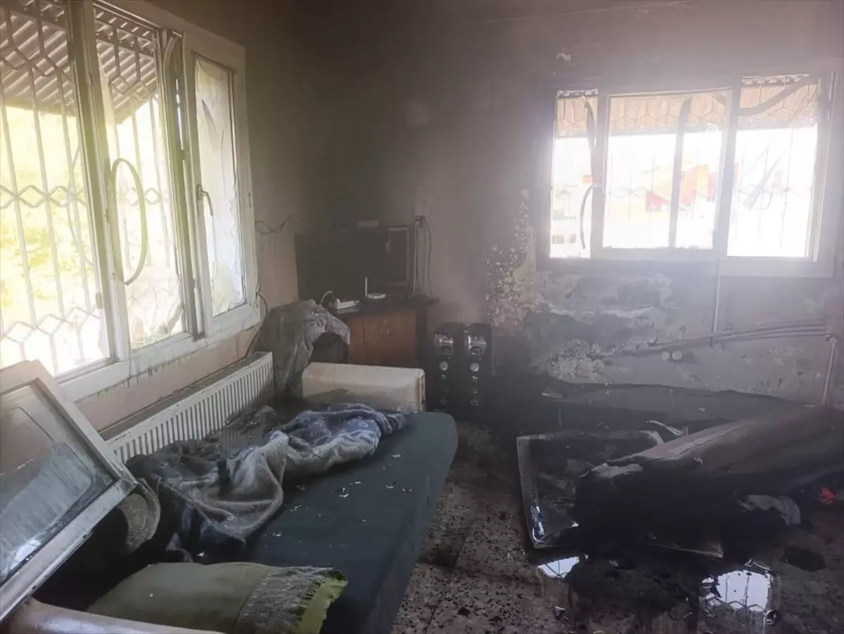 Antakya’da Tek Katlı Evde Yangın Paniği