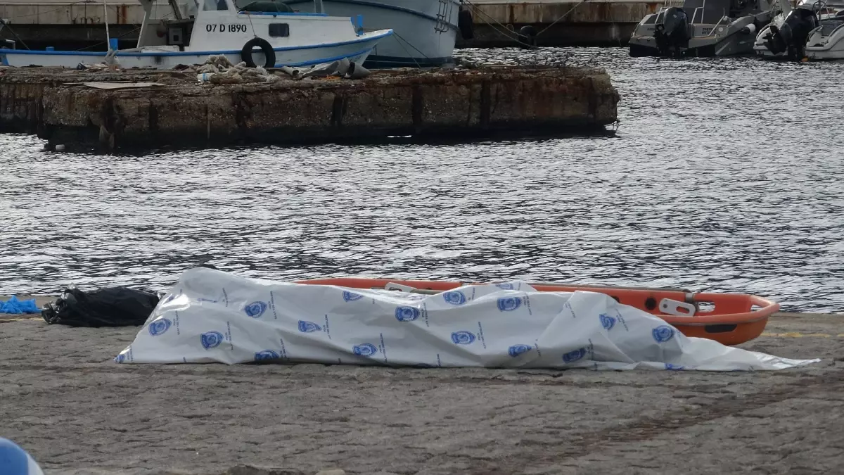 Antalya’da Falezlerden Düşen Şahıs Denizde Öldü