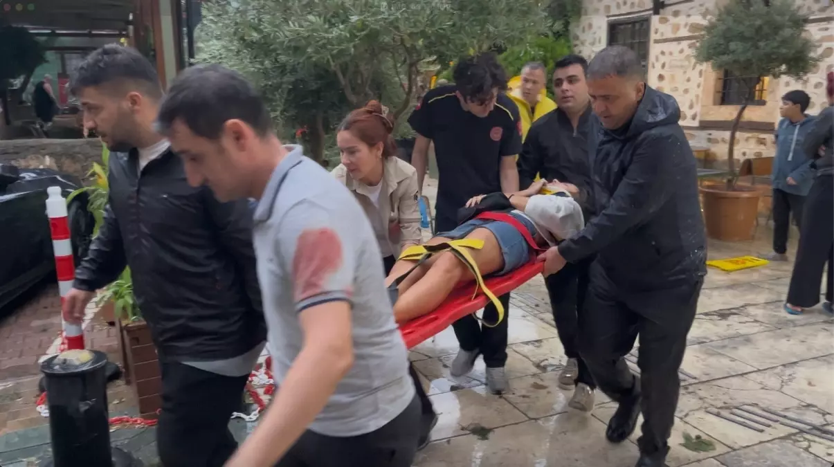 Antalya ve Ankara’yı Fırtına ve Yağmur Vurdu