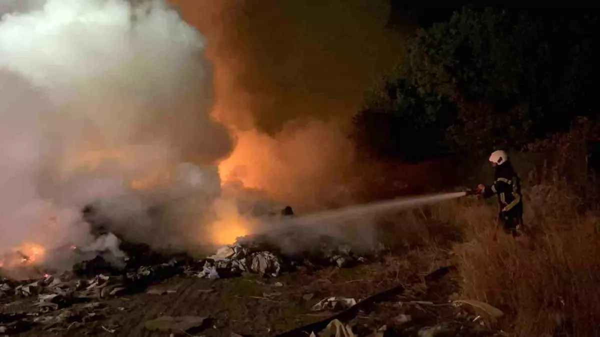 Atık Yangını Eve Sıçramadan Söndürüldü