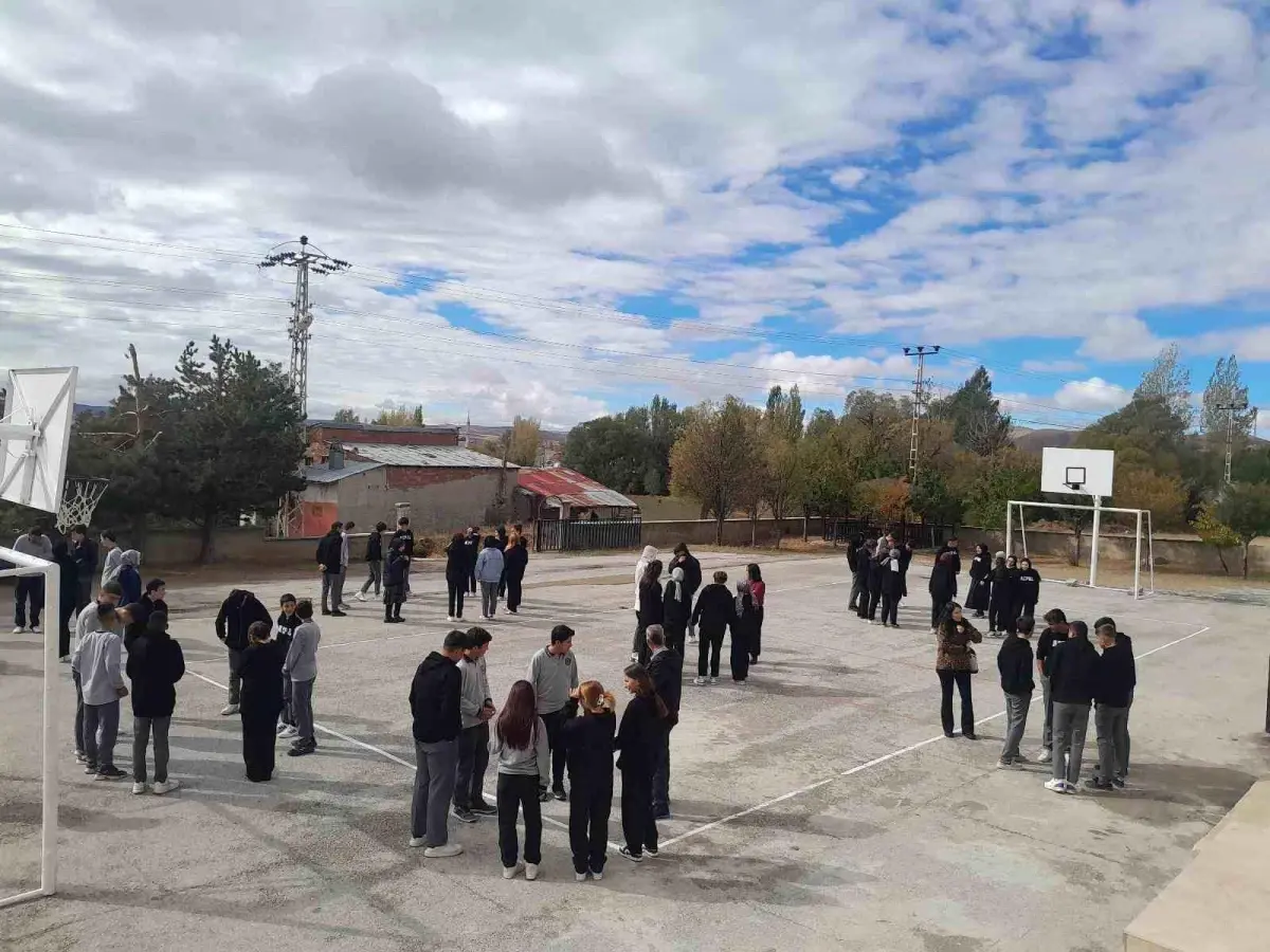 Afet Risklerini Azaltma Günü’nde Okullarda Tatbikat