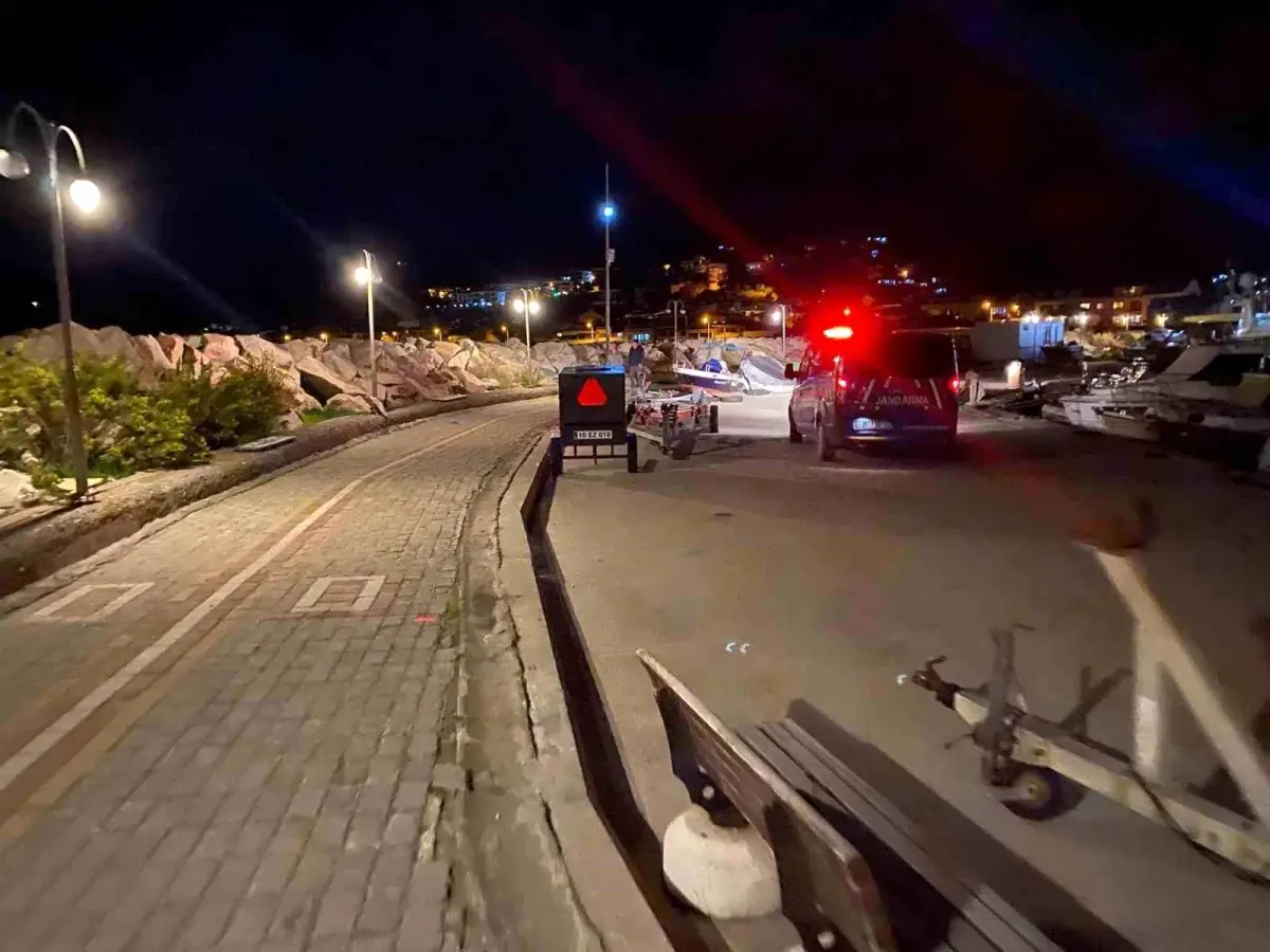 Küçükkuyu’da Trajik Olay: Bir Kişi Kayalıklarda Ölü Bulundu