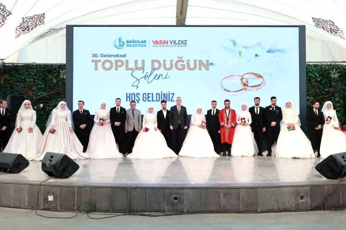 Bağcılar’da 8 Çift Ticaret Bakanı Ömer Bolat’ın Şahitliğinde Evlendi