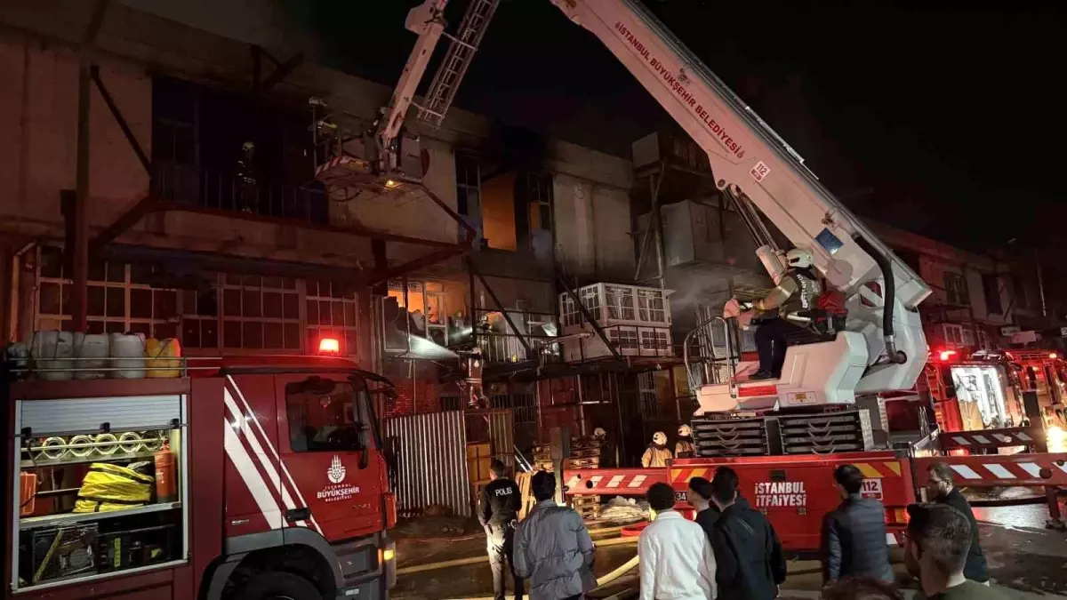 Başakşehir’de Depo Yangını: Maddi Hasar Oluştu