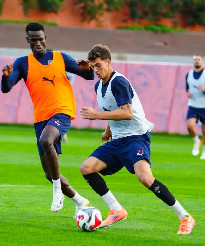 “Süper Lig’de Kritik Mücadele: Başakşehir Galatasaray’ı Konuk Edecek”