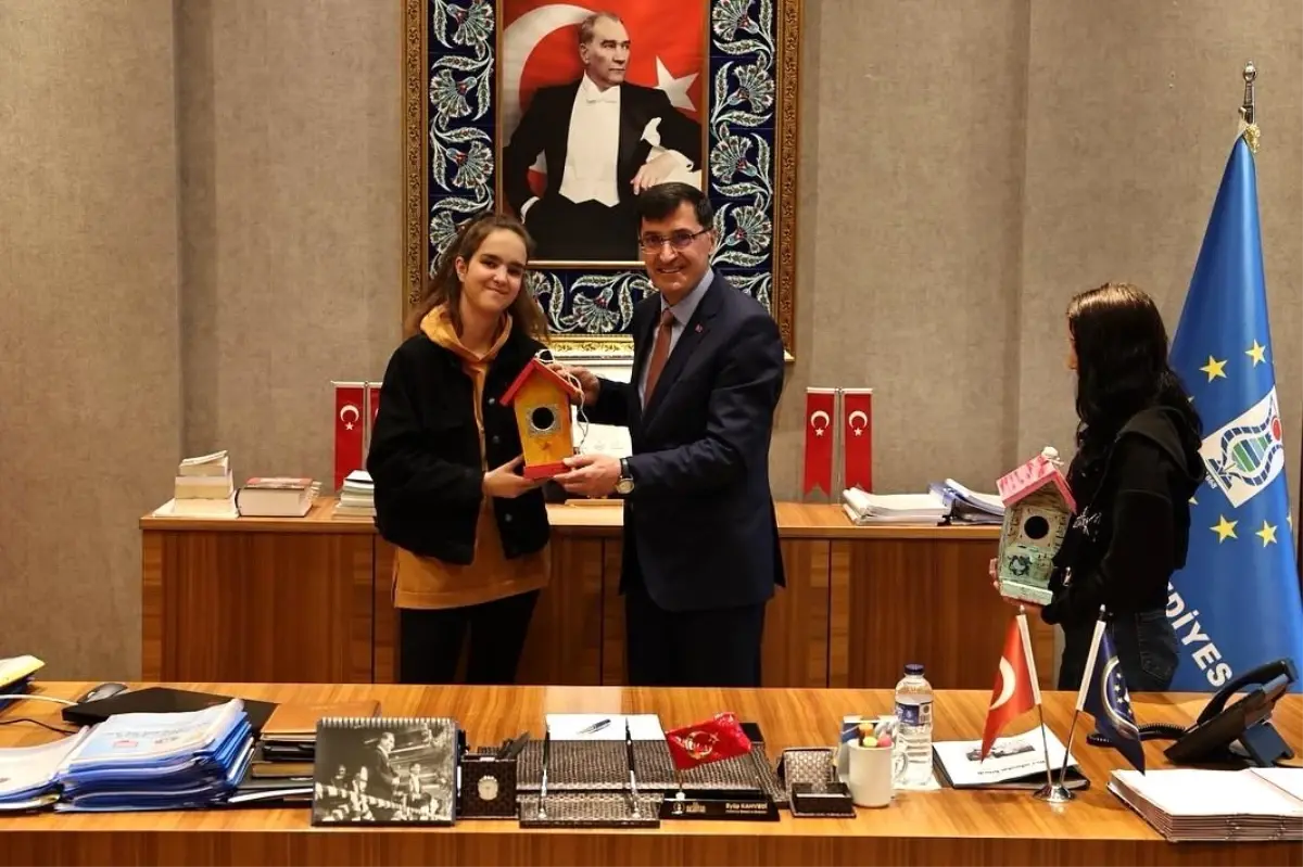 Kütahya’da Özel Eğitim Öğrencilerine Belediye Makamında Ödüllü Ziyaret
