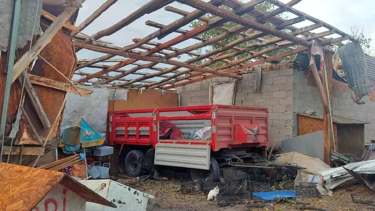 “Fırtına Beypazarı’nda Evlerin Çatısını Uçurdu”