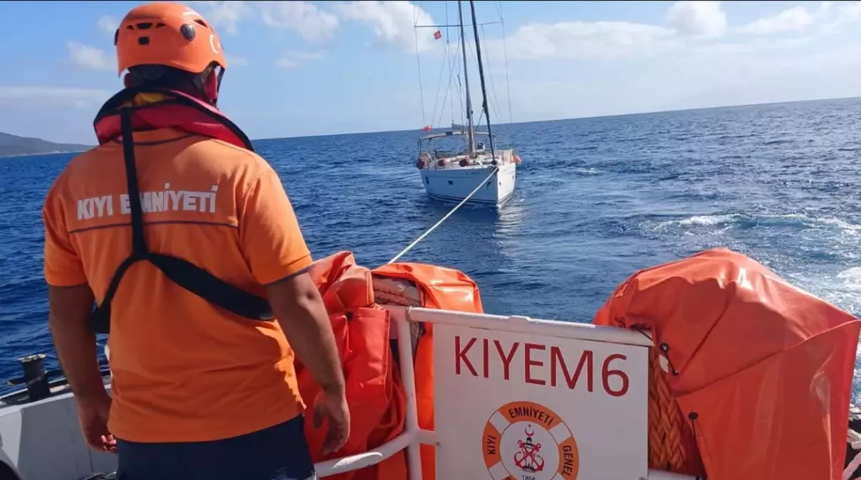 Bodrum’da Sürüklenen Tekne Hızlı Tahlisiye Botu ile Kurtarıldı