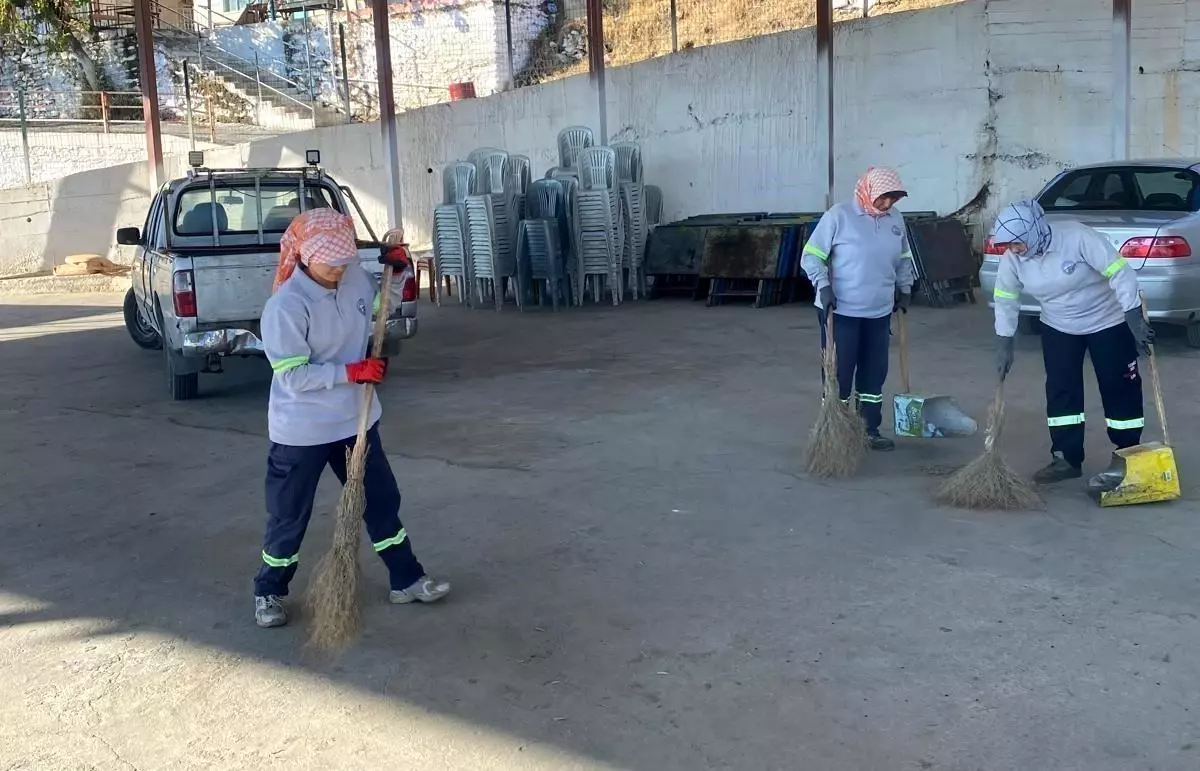 Bozdoğan Belediyesi Ekipleri Cemiyet Sonrası Temizlikte Zirvede