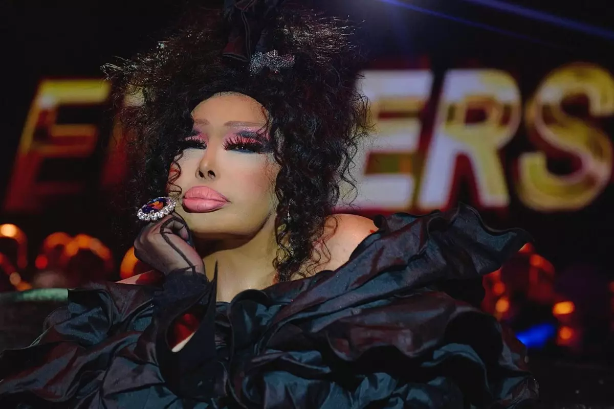 Bülent Ersoy’un Sahne Çıkışı Tartışılıyor