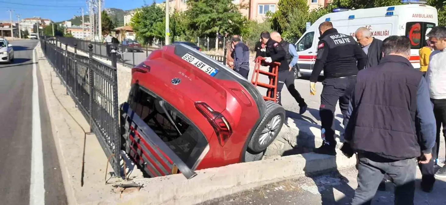 Otomobil Kanalı Düşmesiyle 1 Kişi Yaralandı