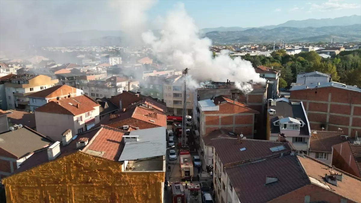 Bursa’da Binanın Çatısında Çıkan Yangın Söndürüldü