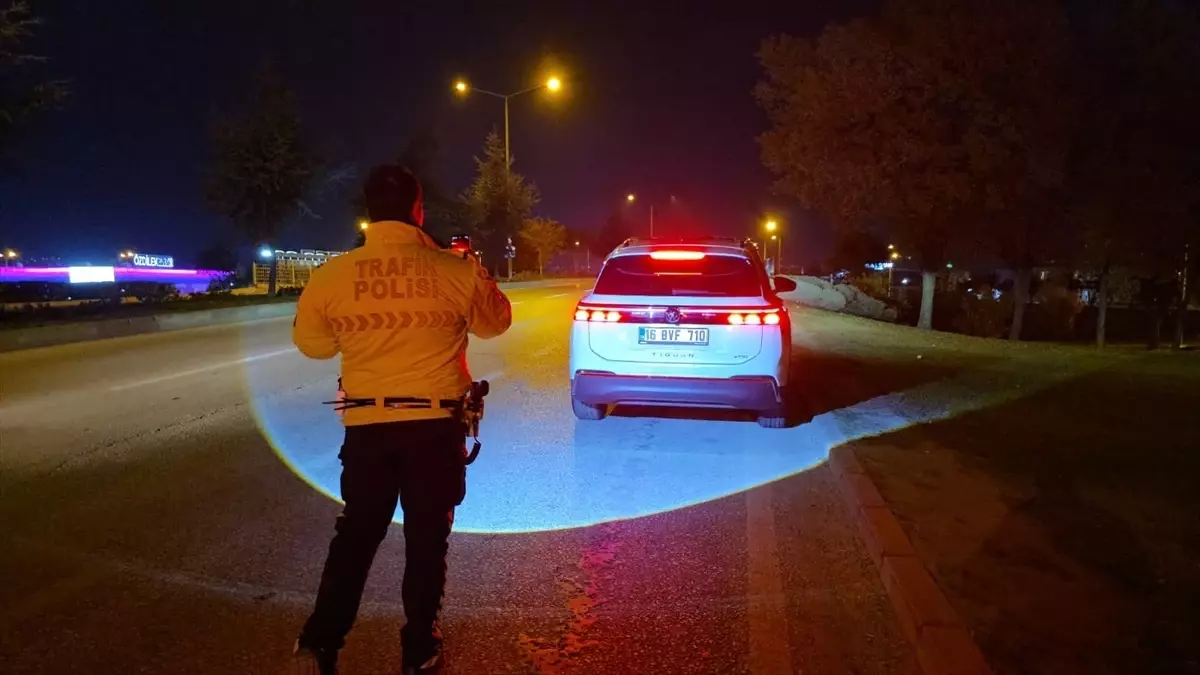 Bursa’da Otomobil Bisikletliye Çarptı: 1 Ağır Yaralı