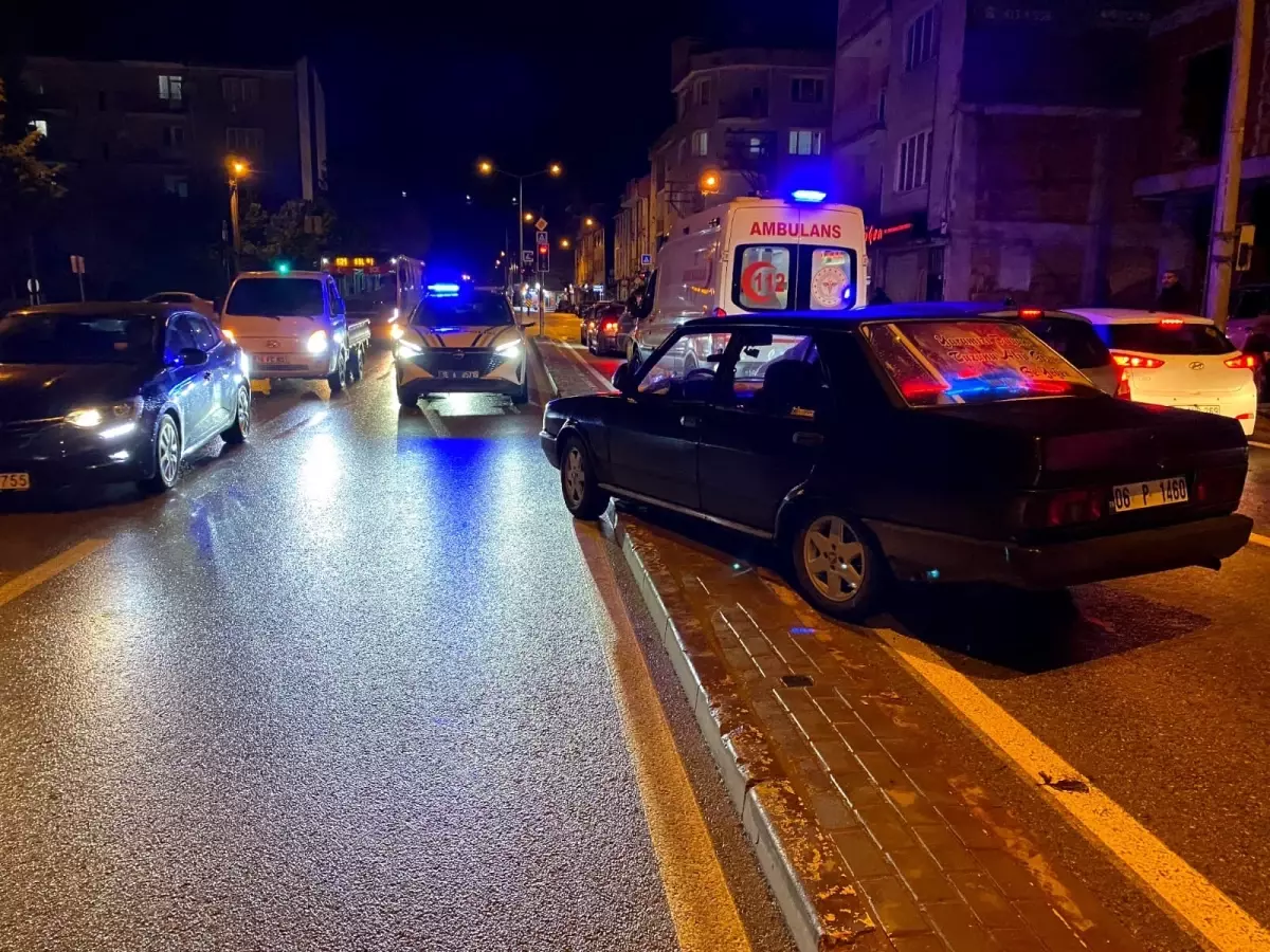 “Trafik Kazası: Sürücü Rahatsızlandı, Araç Refüje Çarptı”