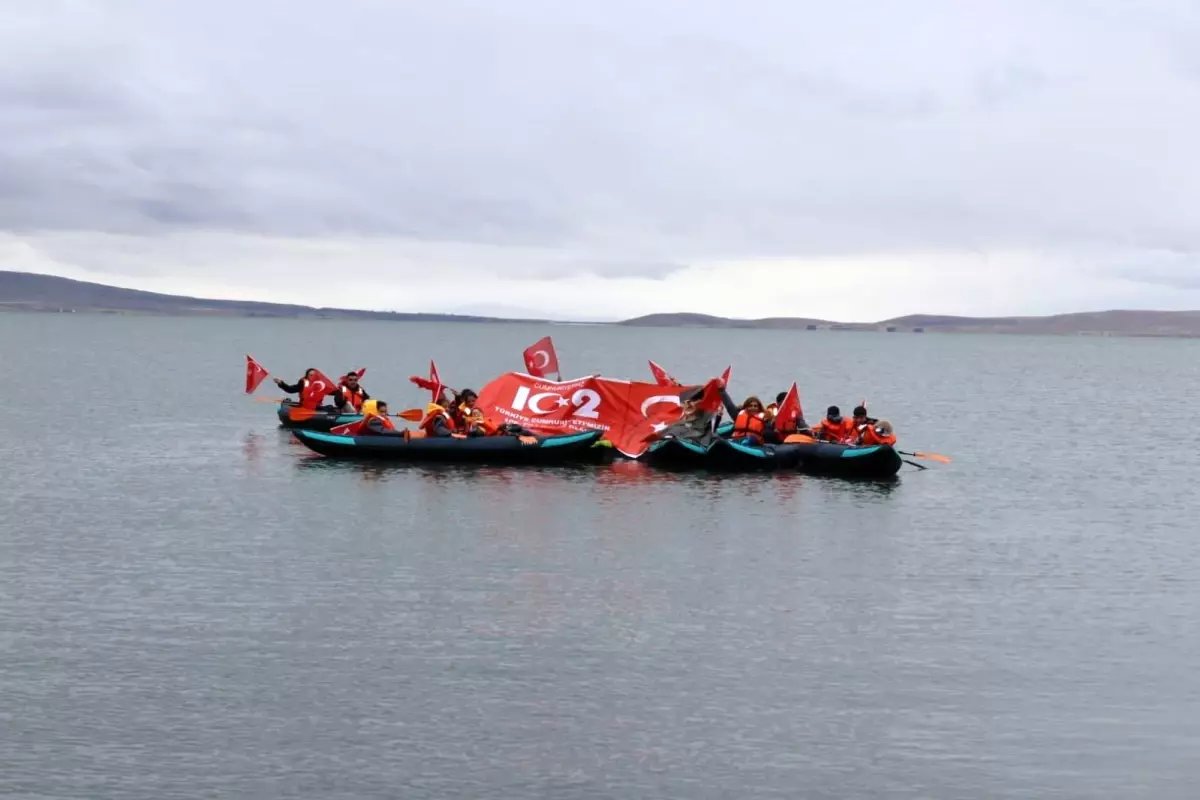Cumhuriyet Bayramı’nda Çıldır Gölü’nde Kano Etkinliği